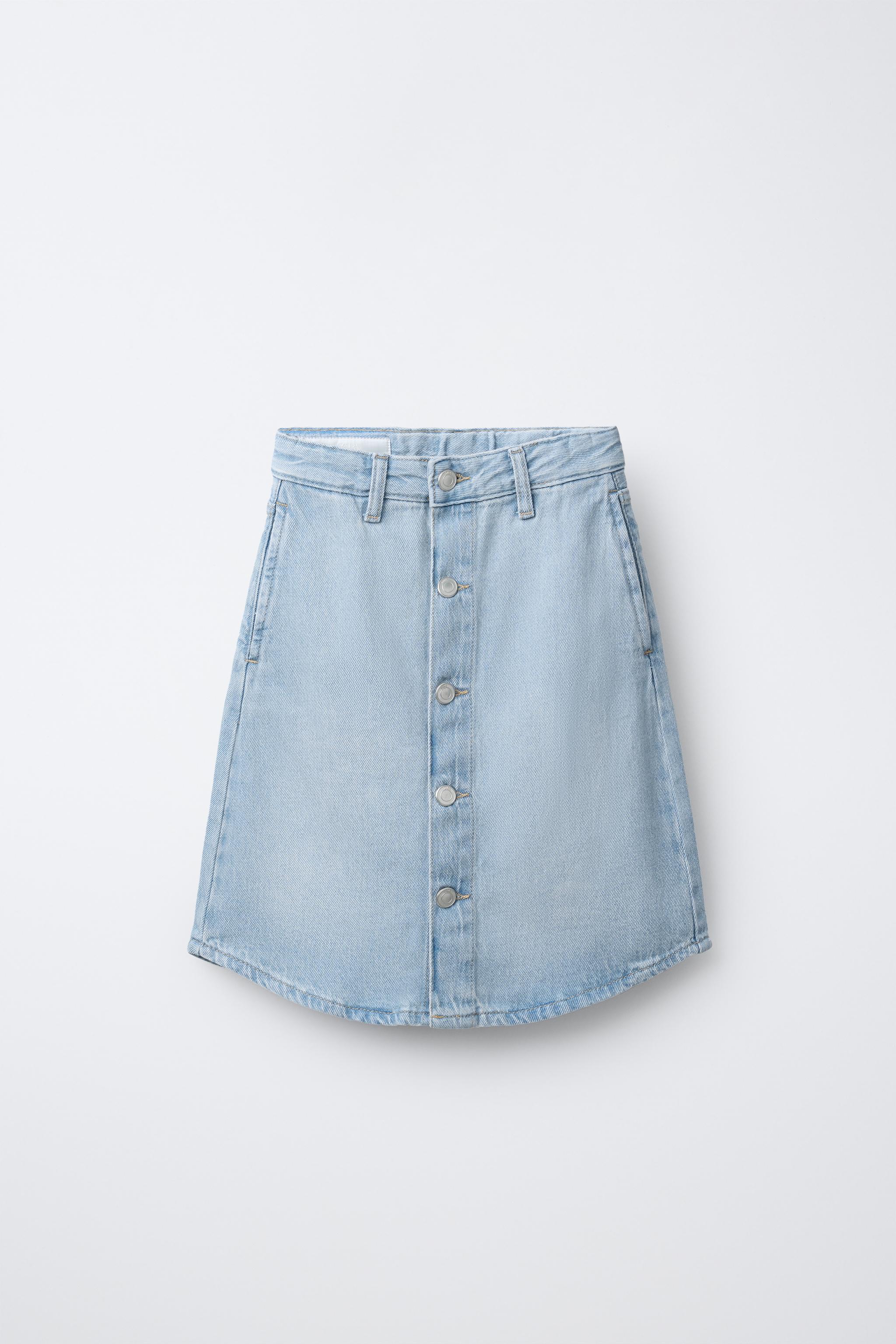 JUPE EN JEAN MI-LONGUE À BOUTONS